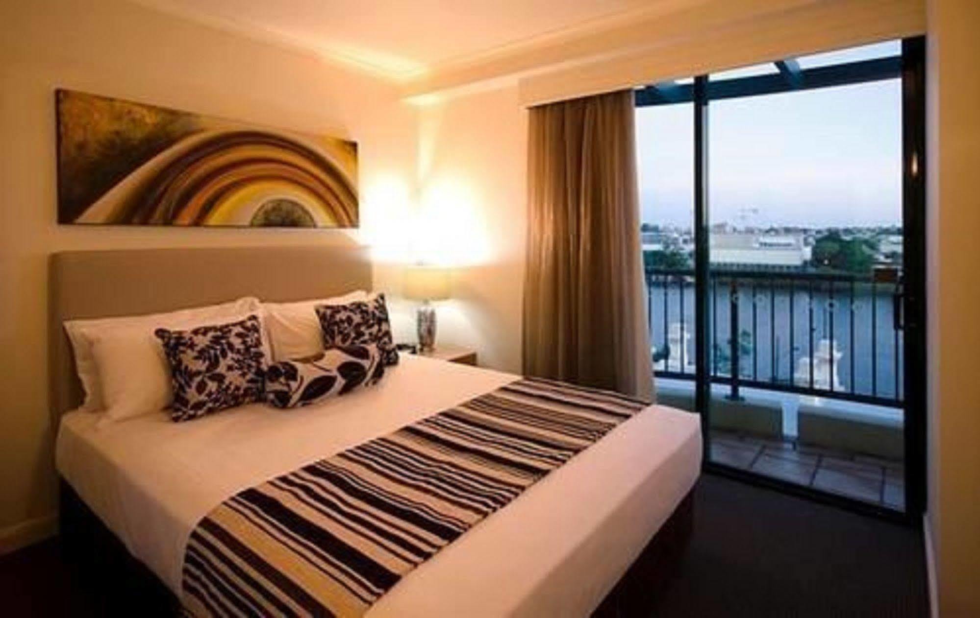 Central Cosmo Apartment Hotel Брисбен Экстерьер фото